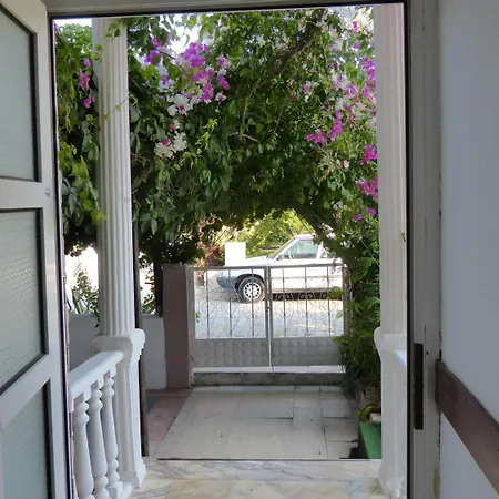 מלון דירות Yakut 3*